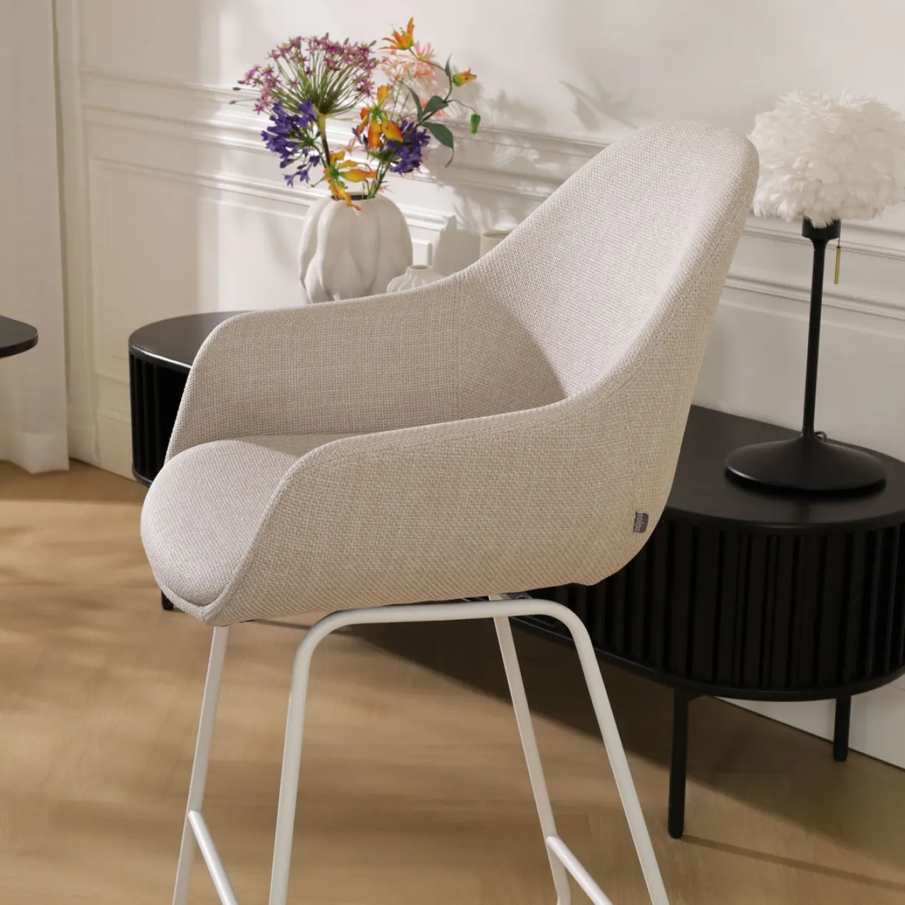 Nino-Mae barkruk beige - wit onderstel - 65 cm