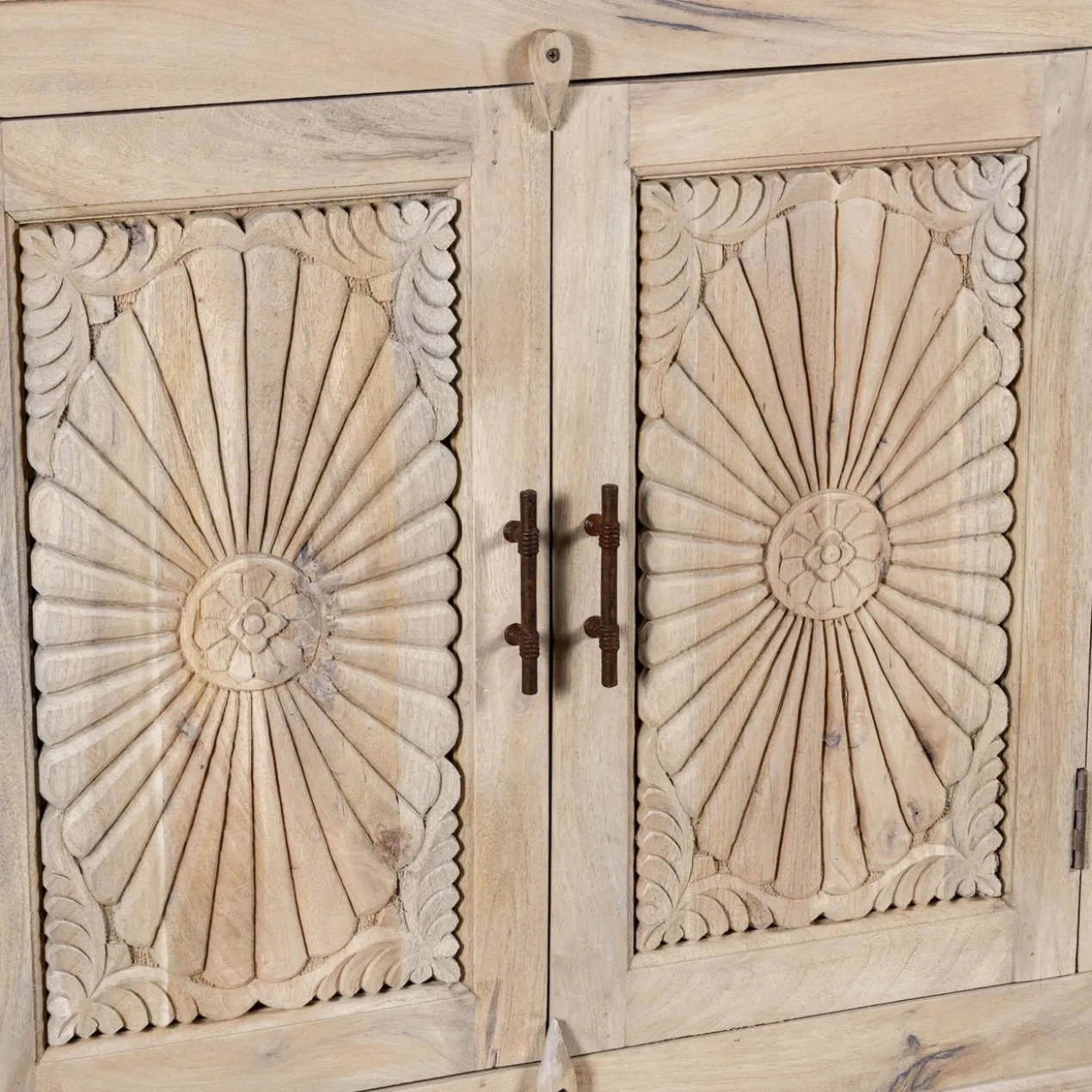 Niti - Handgesneden Dressoir van Mangohout
