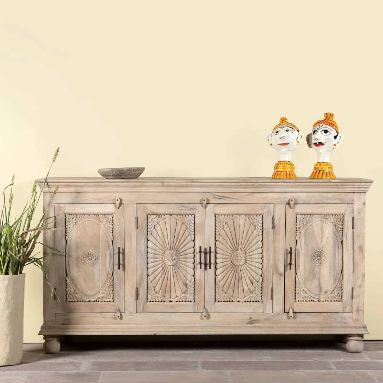 Niti - Handgesneden Dressoir van Mangohout