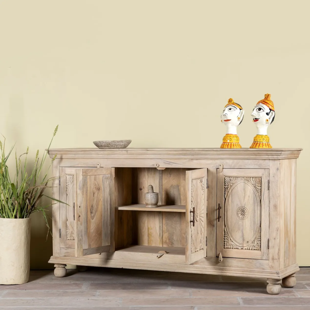 Niti - Handgesneden Dressoir van Mangohout