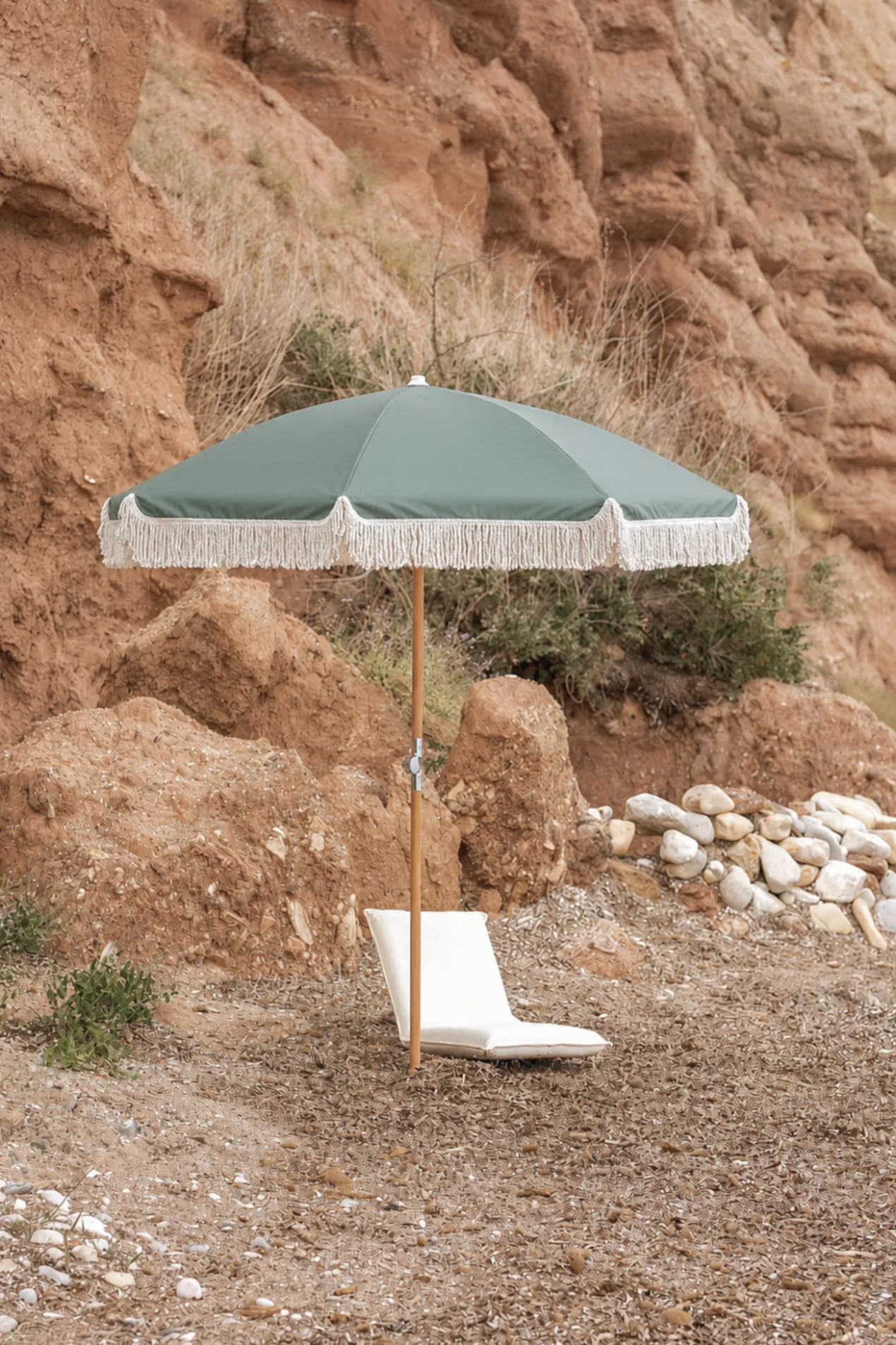 Parasol moss haven