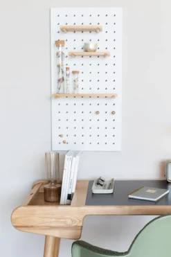 Pegboard bundy white