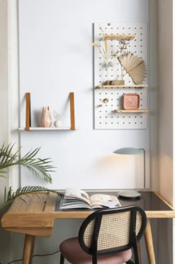 Pegboard bundy white