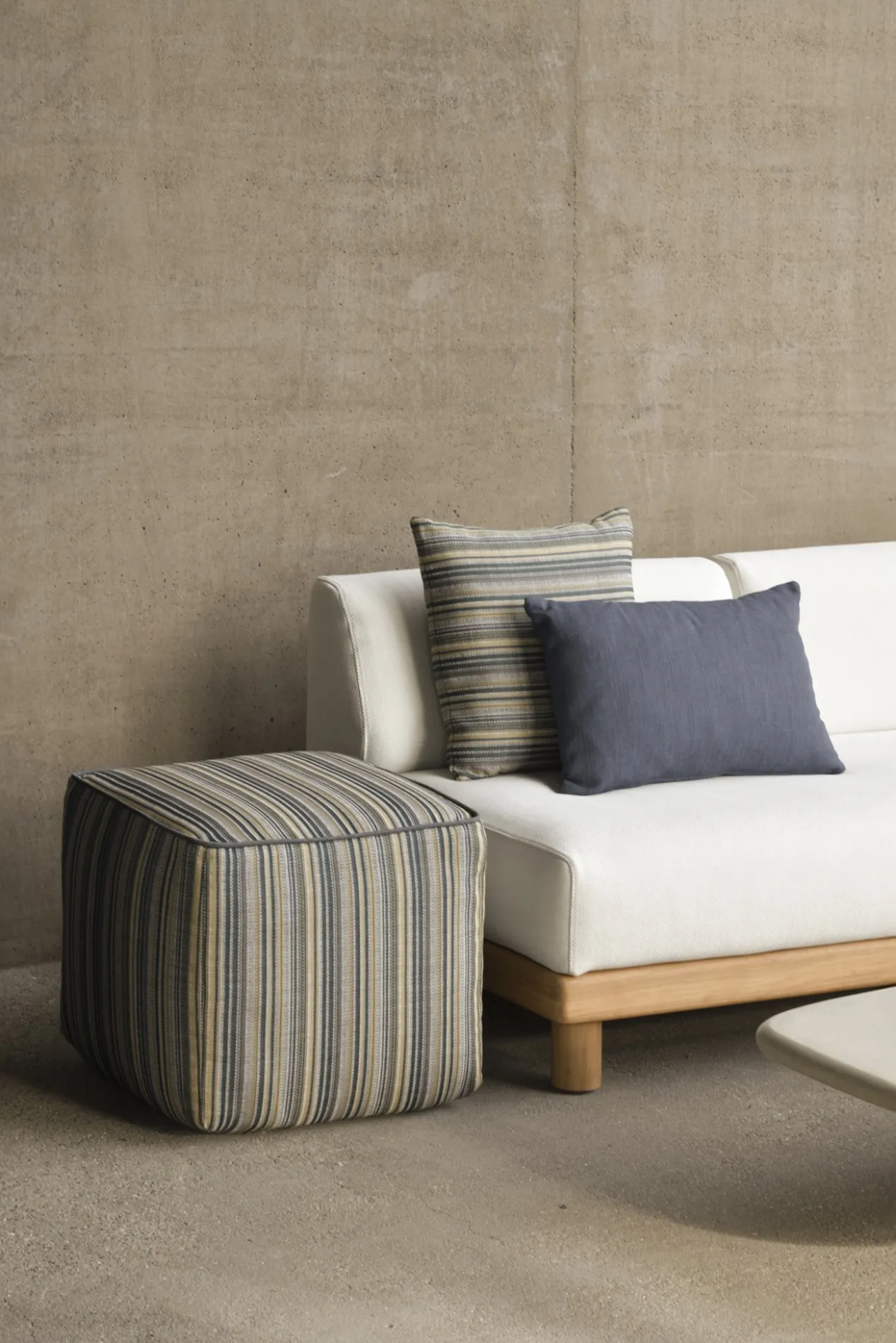 Poef Zahara outdoor blue stripe