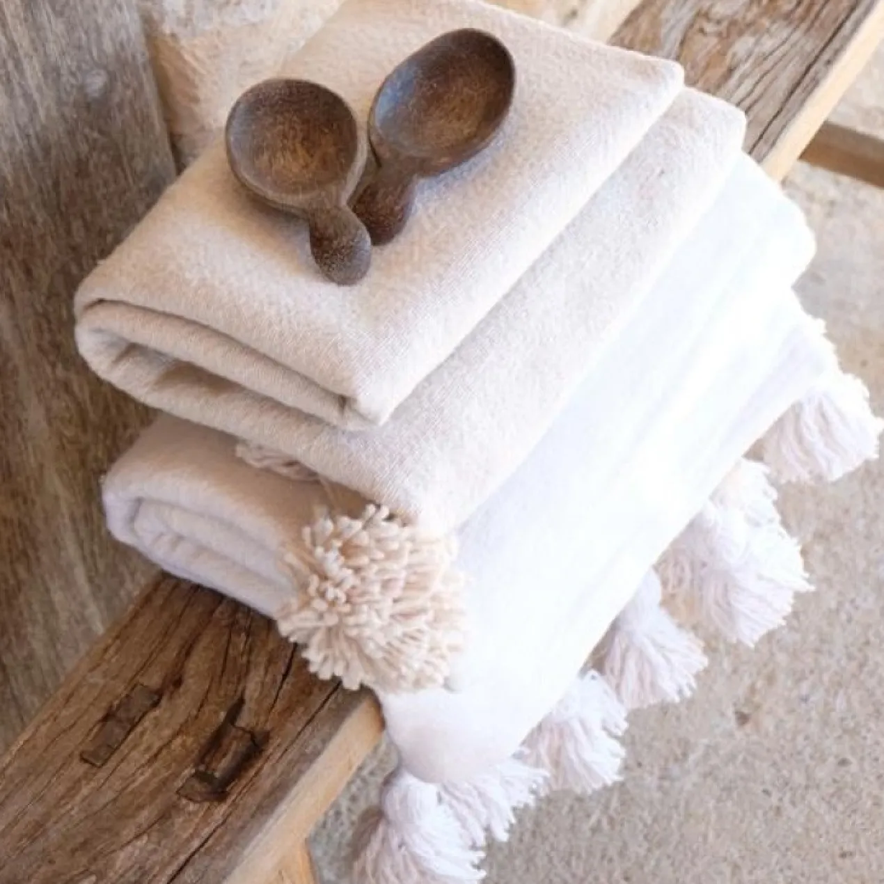 Pompomblanket M ecru