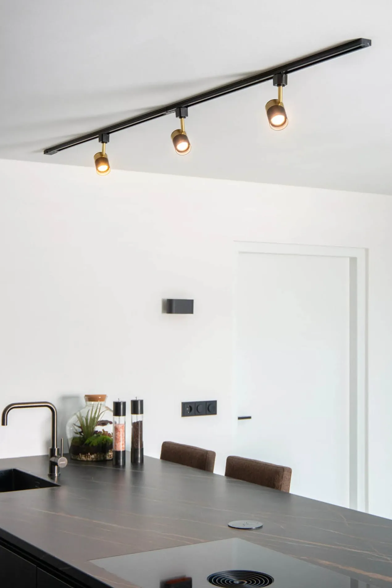 Railspot Track Floris 1-fase railsysteem zwart