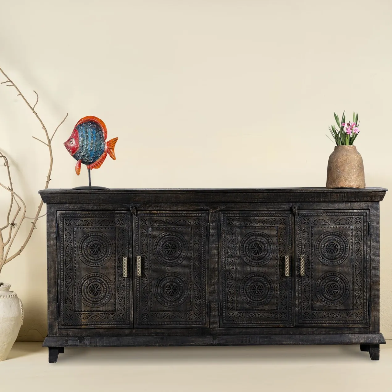 Rawnie - Zwart Handgesneden Mangohouten Dressoir