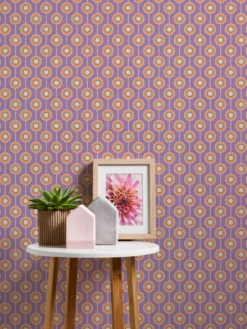 Retro vliesbehang abstract cirkelpatroon – paars, oranje, beige Abstract cirkelpatroon op vliesbehang in retrostijl – paars, oranje, beige #1