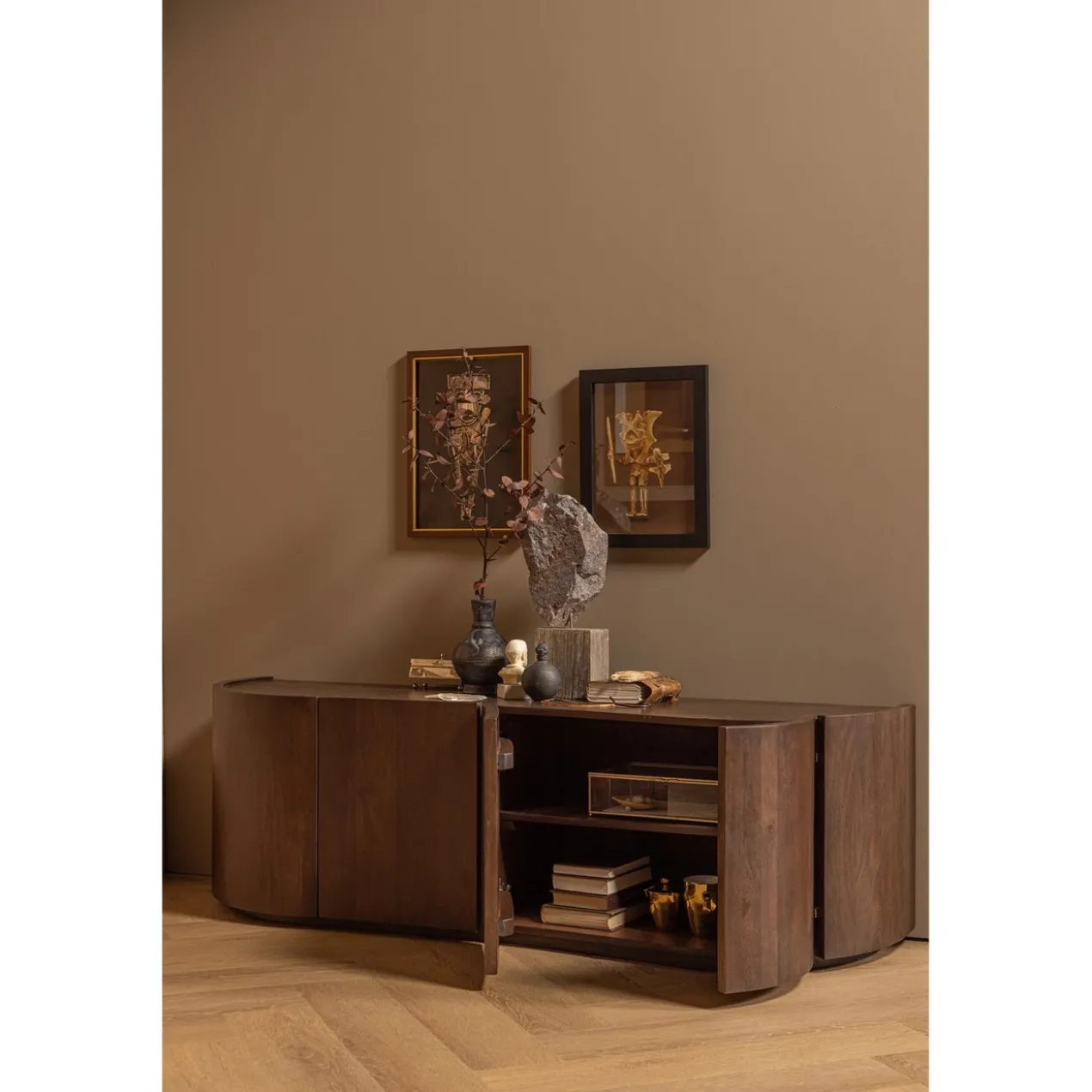 Sense dressoir 4-deurs mangohout walnoot