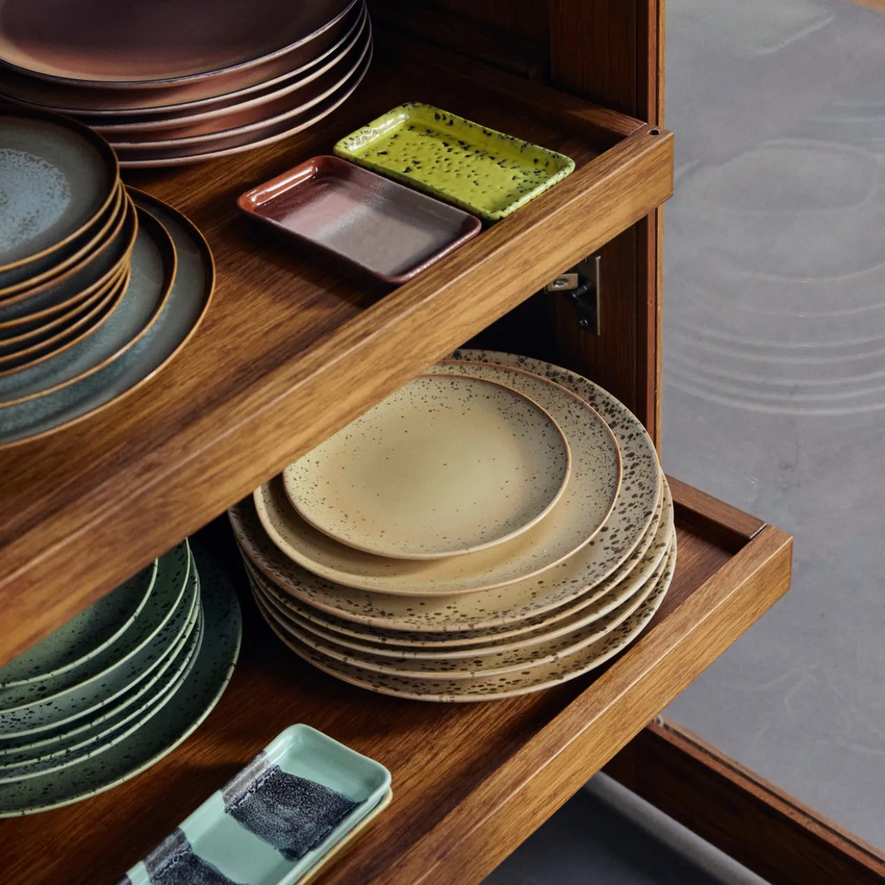 Servies 70's ceramics gebaksbordje grit - set van 2
