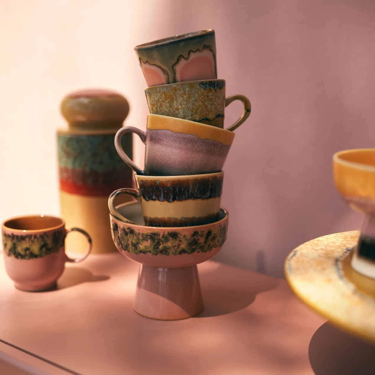 Servies 70s ceramics tapas schaal op voet L lush