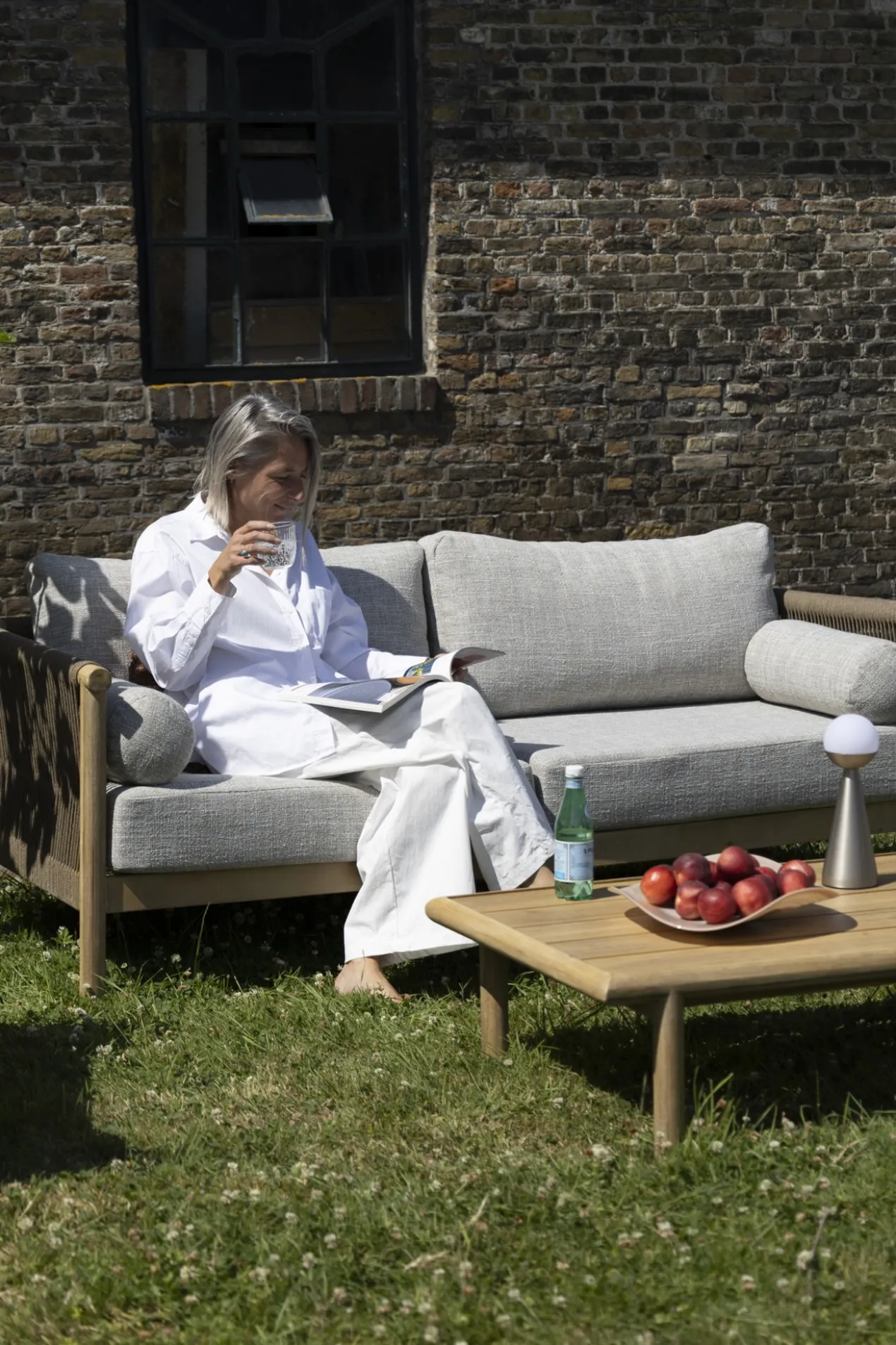 Set outdoor oasis (sofa + coffee table + 2 lounge chair )