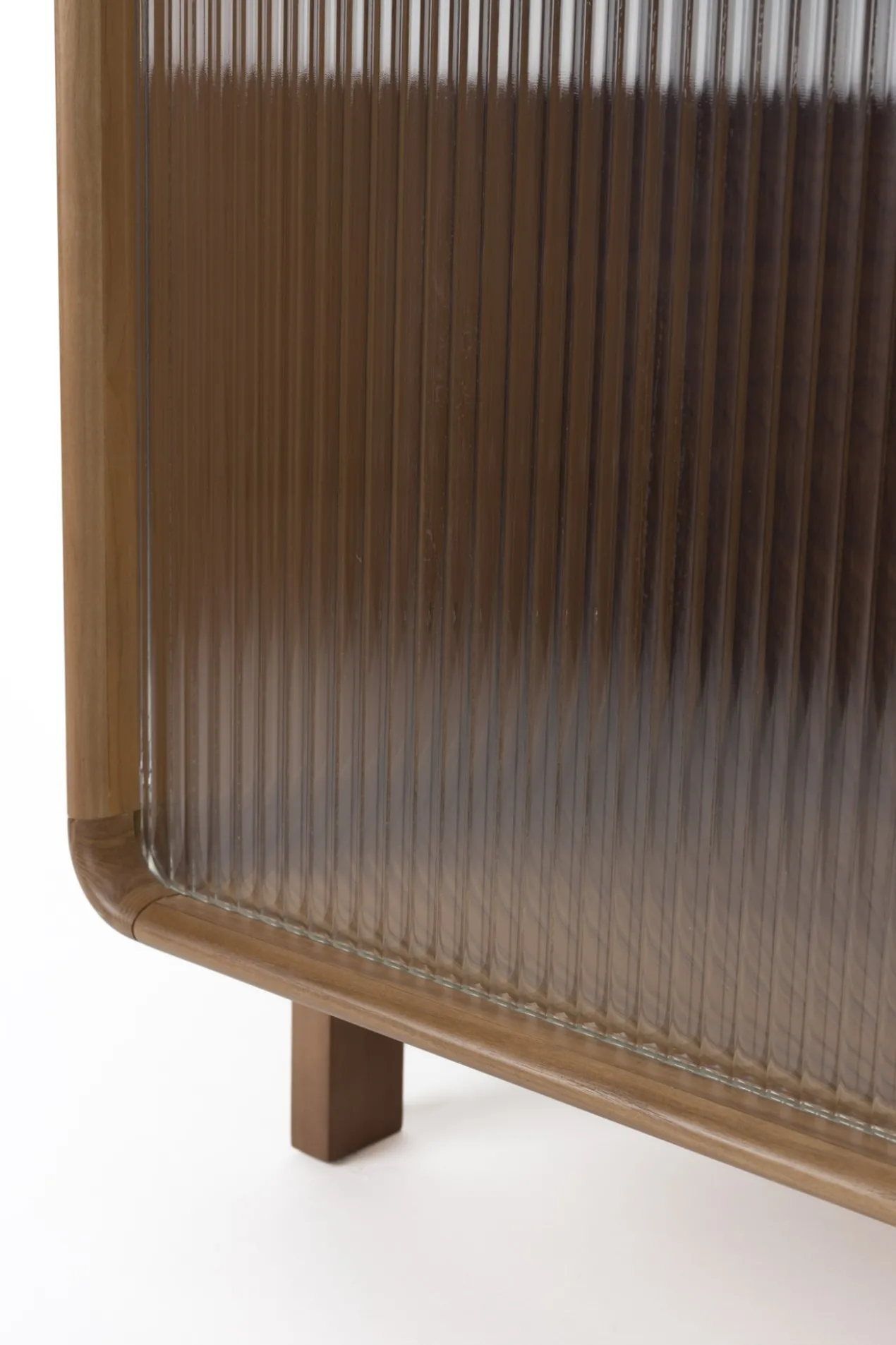 Shelf rise walnut