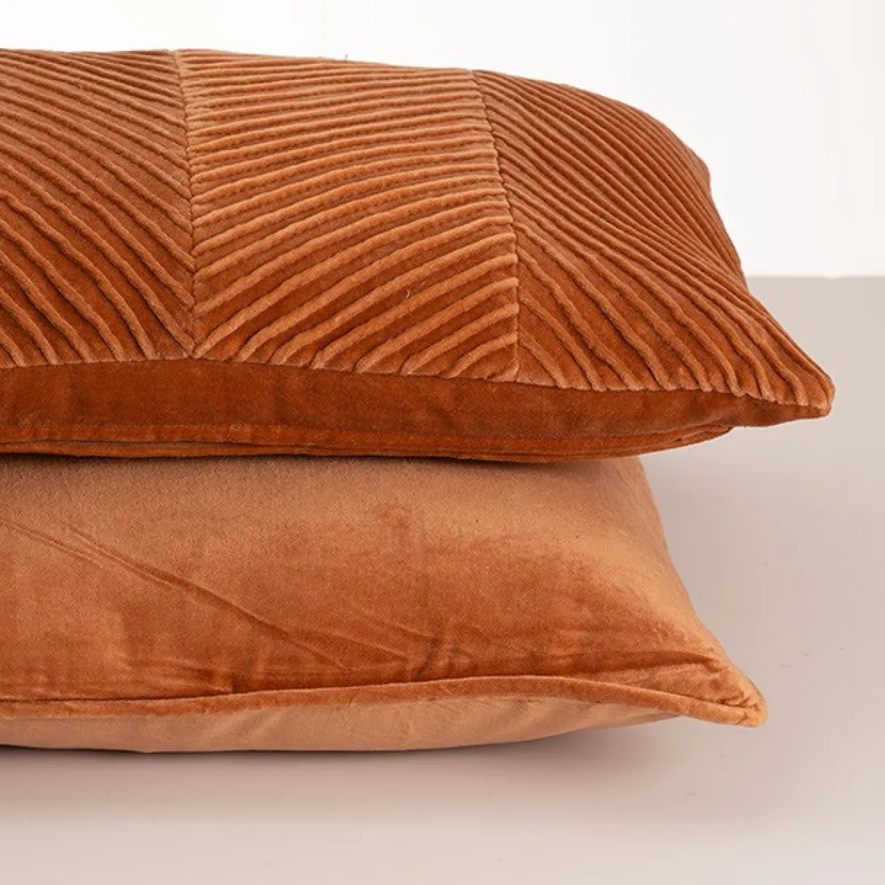 Sierkussen Cord piping velours orangebrass 45x45 cm