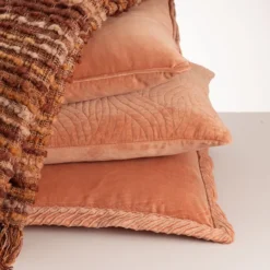 Sierkussen Cord piping velours flamingo 45x45 cm