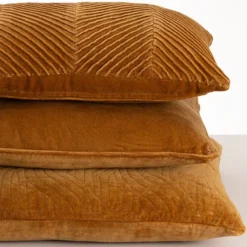 Sierkussen Curve velours cognac 50x50 cm