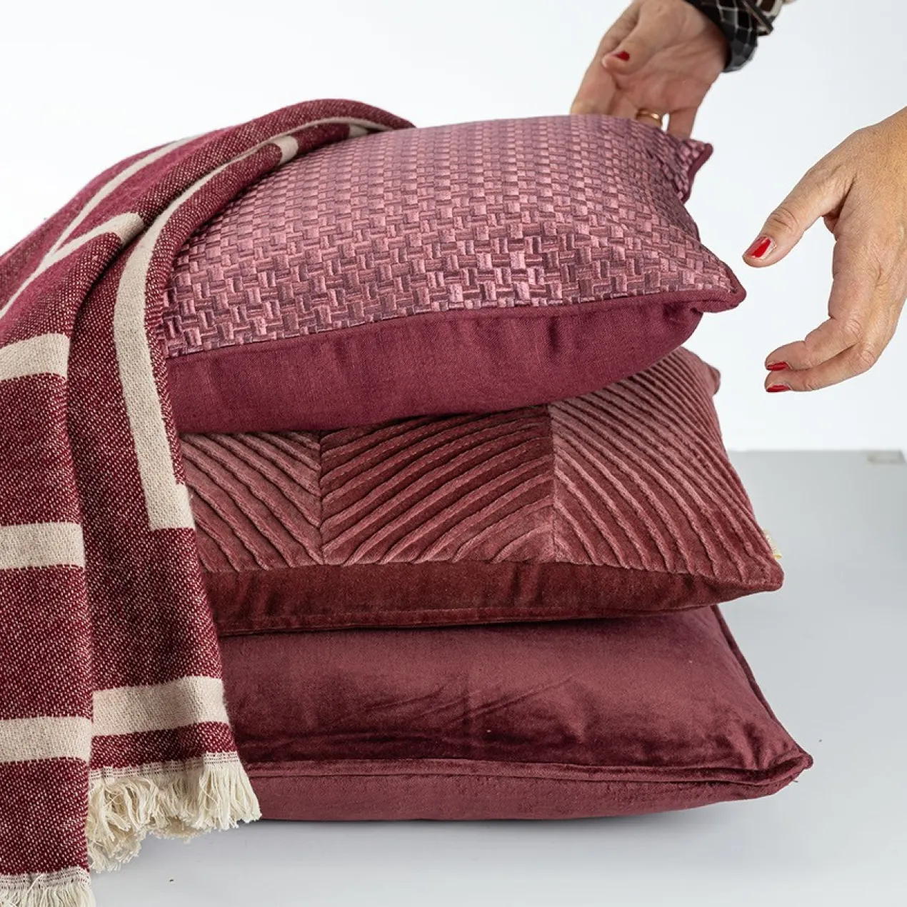 Sierkussen Richstitch linnen aubergine 40x40 cm