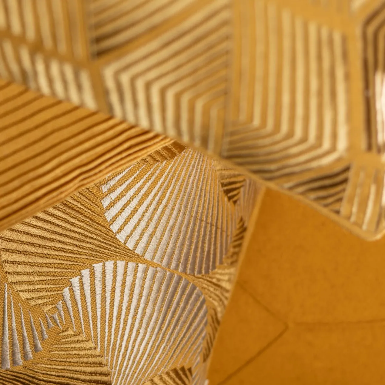 Sierkussen Small wave linnen ochre 35x50 cm
