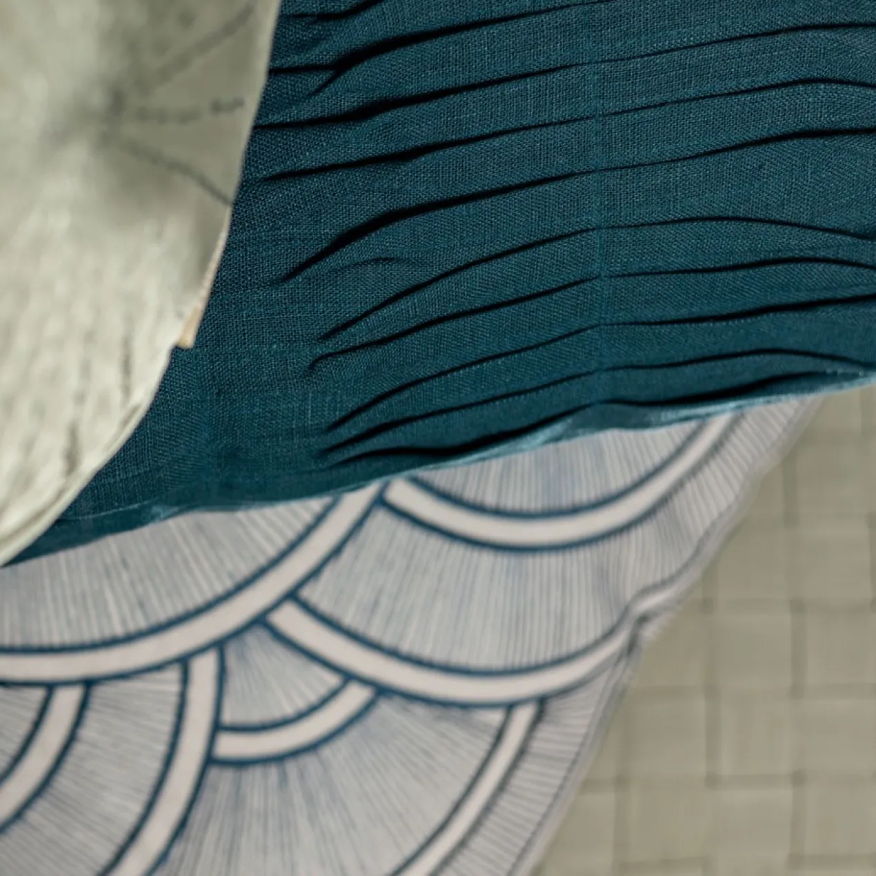 Sierkussen Small wave linnen brightblue 35x50 cm