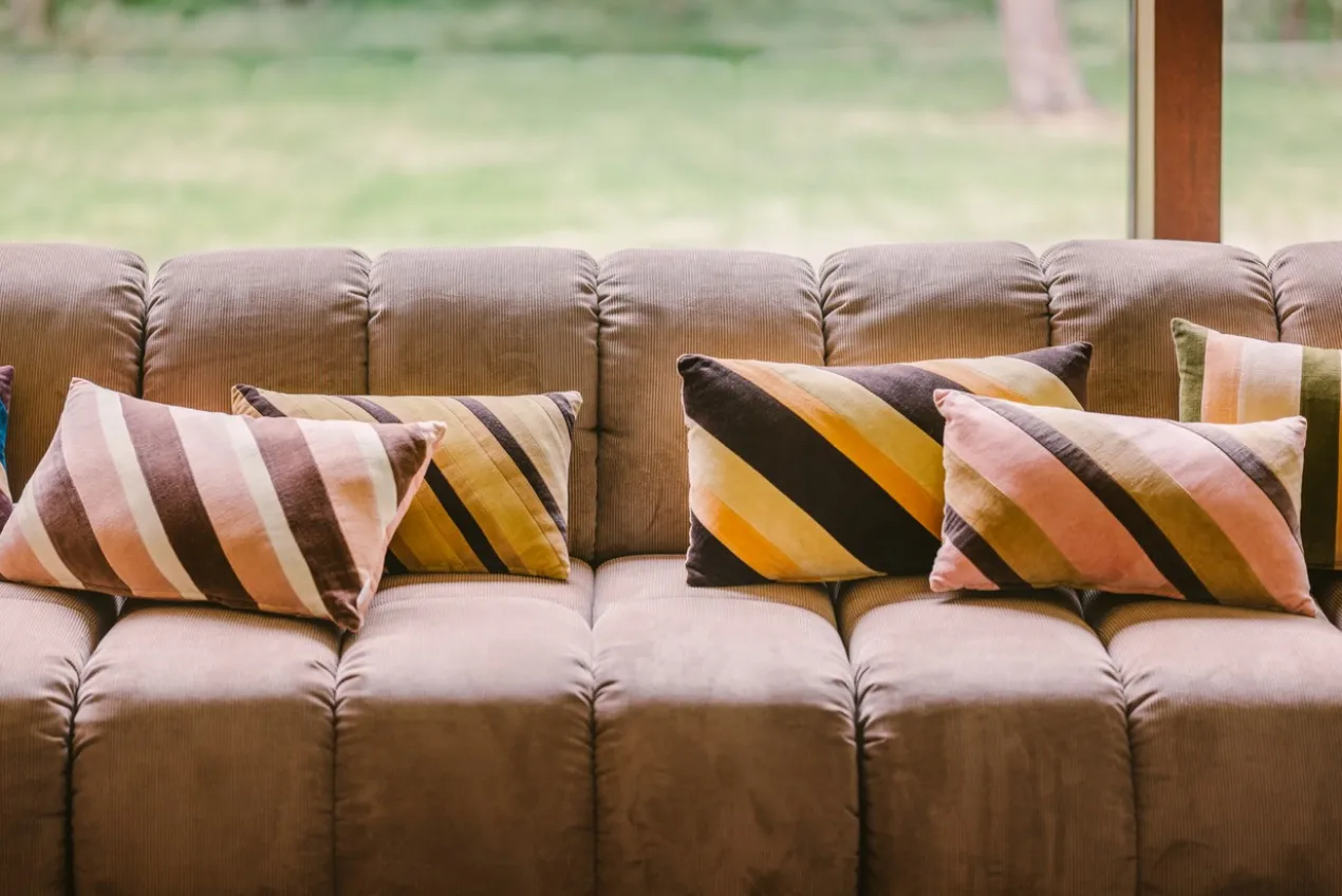 Sierkussen Striped velvet Fame 60x35 cm