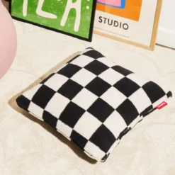 Sierkussen Teddy chess black ecru