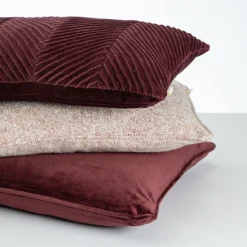Sierkussen velours tucked allover aubergine