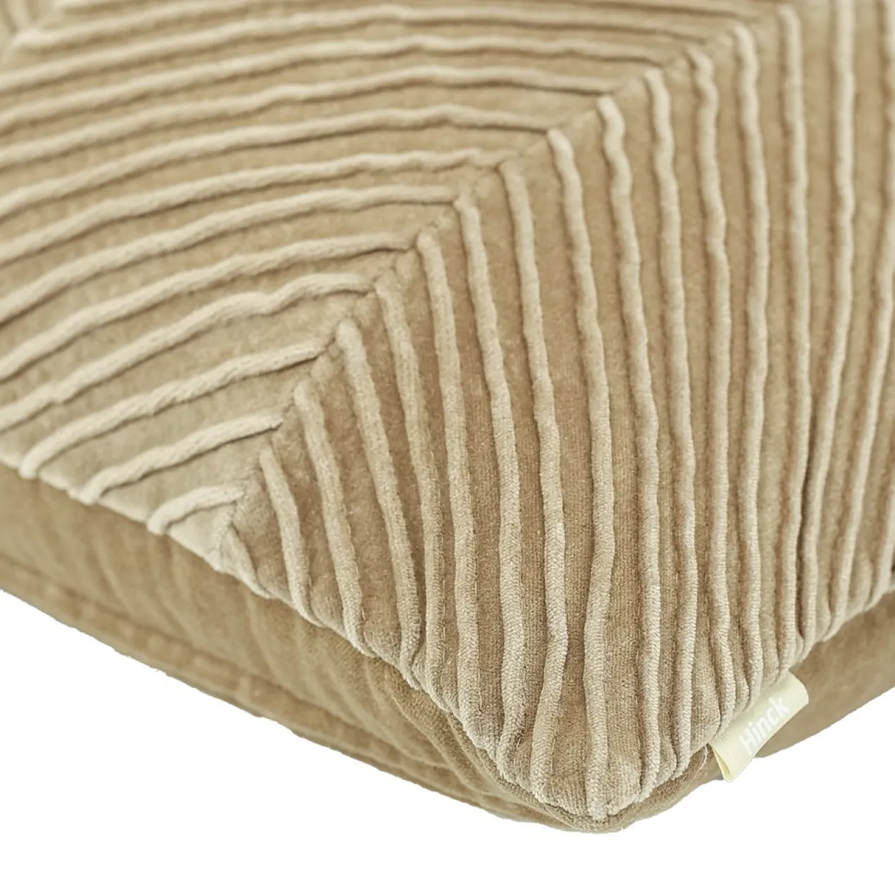 Sierkussen velours tucked allover beige