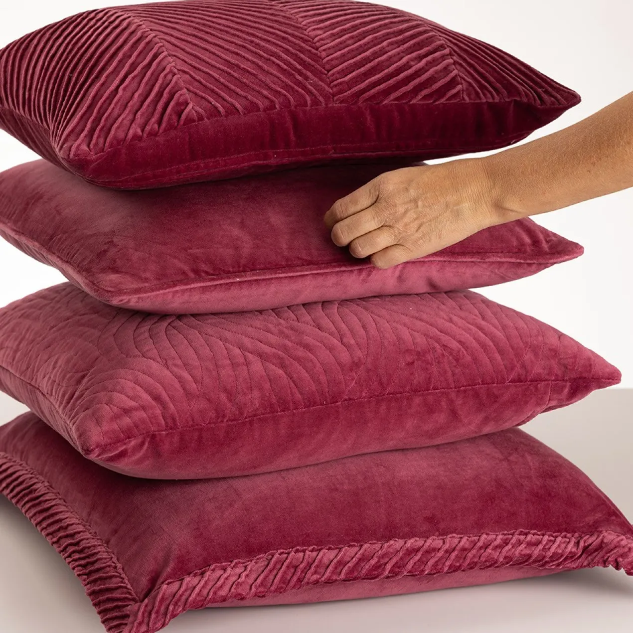 Sierkussen velours tucked allover blushpink