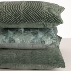Sierkussen velours tucked allover seablue