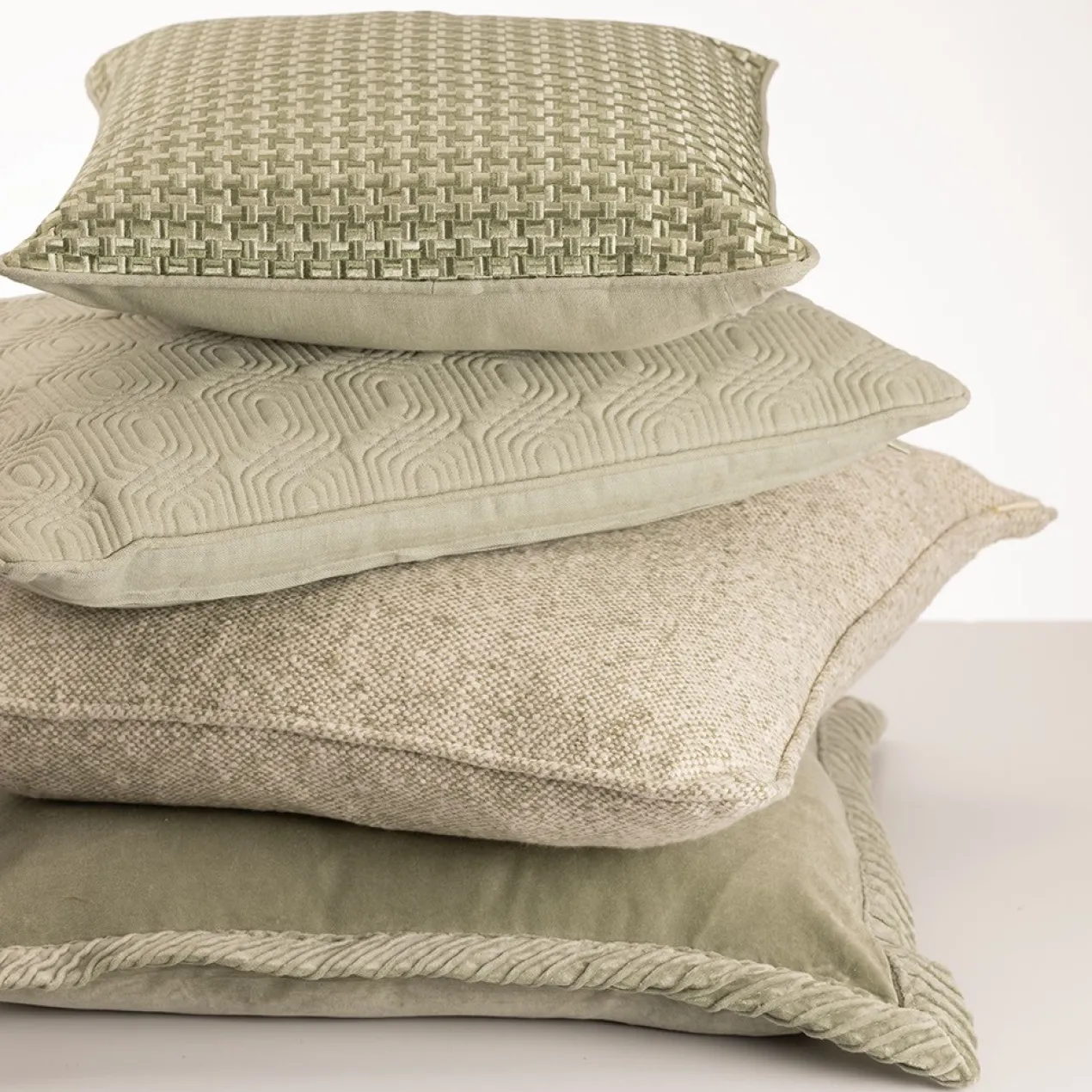 Sierkussen velours tucked border dewgreen