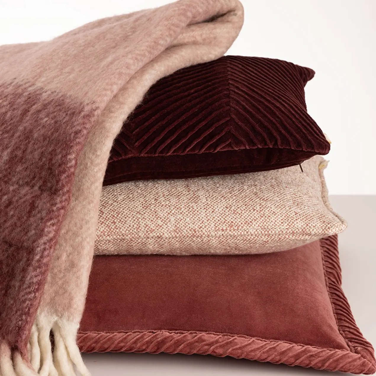 Sierkussen velours tucked border new mineral