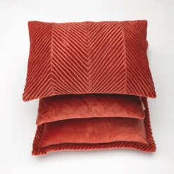 Sierkussen velours tucked border warmred