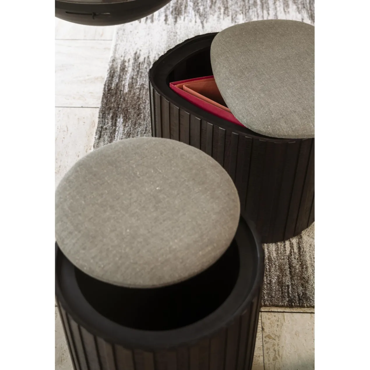 Storage pouf bay low