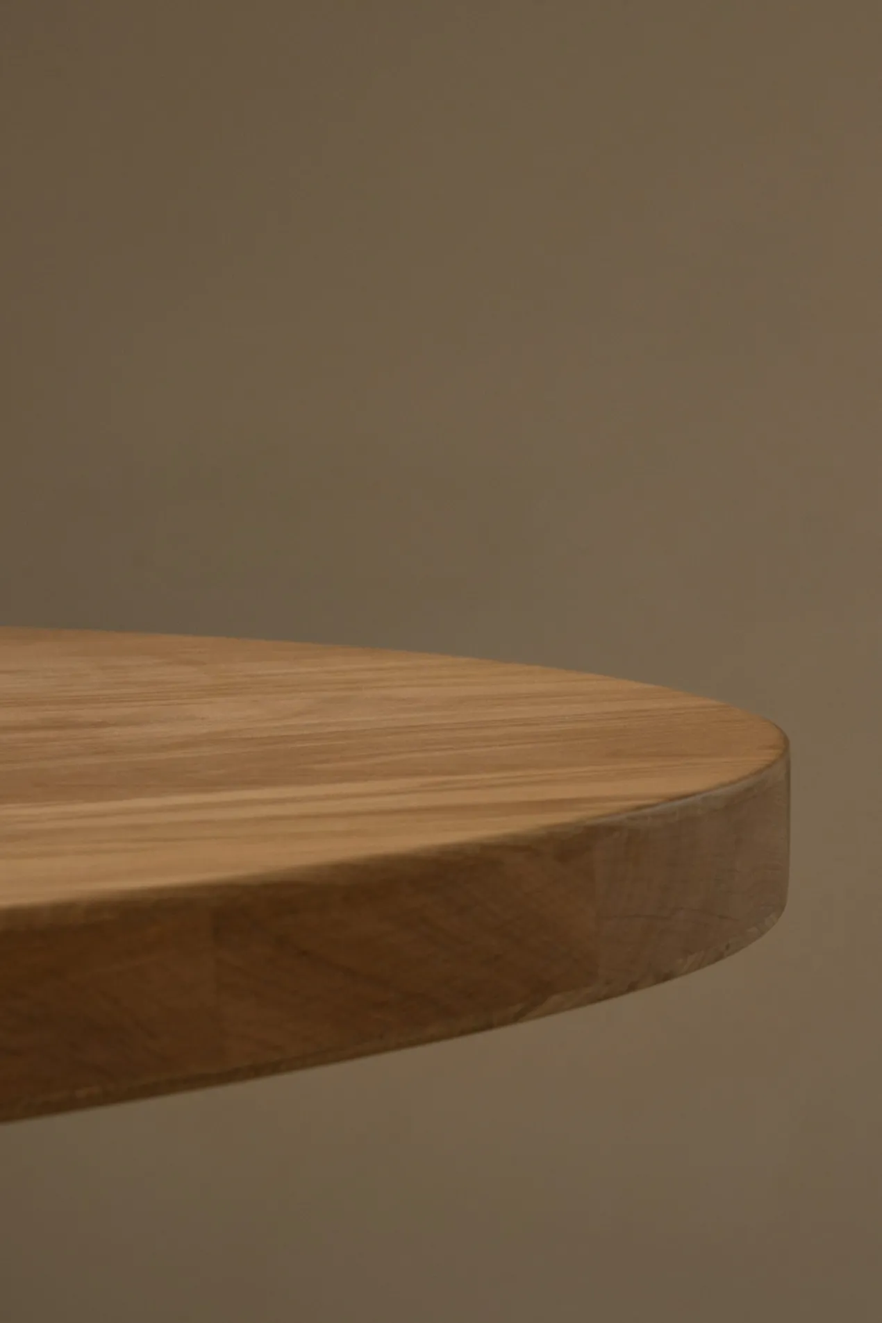 Studio HENK tafel Butterfly Rond Quadpod - wit frame, hardwa