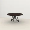 Studio HENK tafel Butterfly Rond Quadpod - zwart frame, gerookte beits ⌀150 | Gerookte Beits | Rechte Rand | Frame Zwart