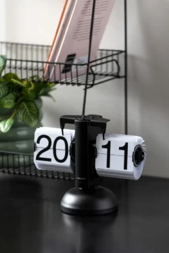 Table clock Small Flip black with white flips
