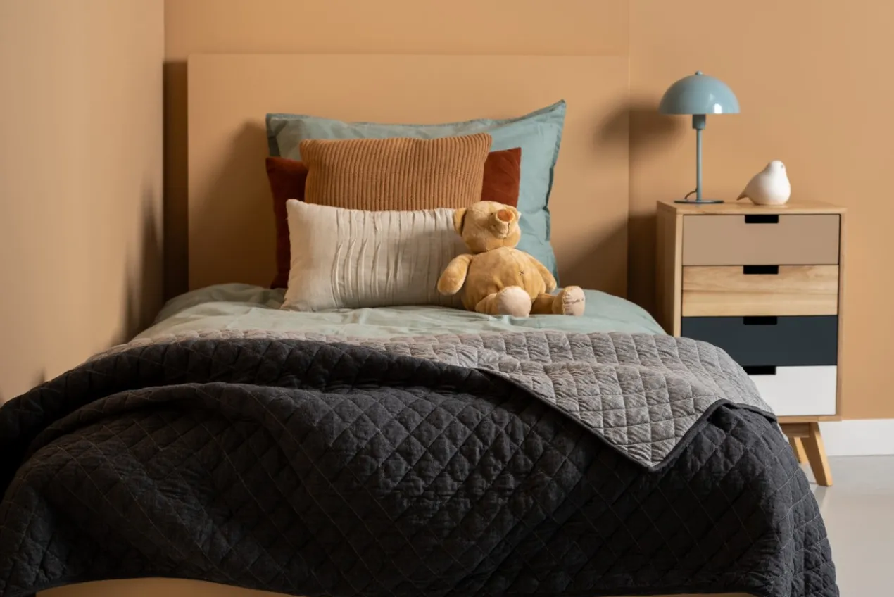 Throw Diamonds quilted cotton dark grey
