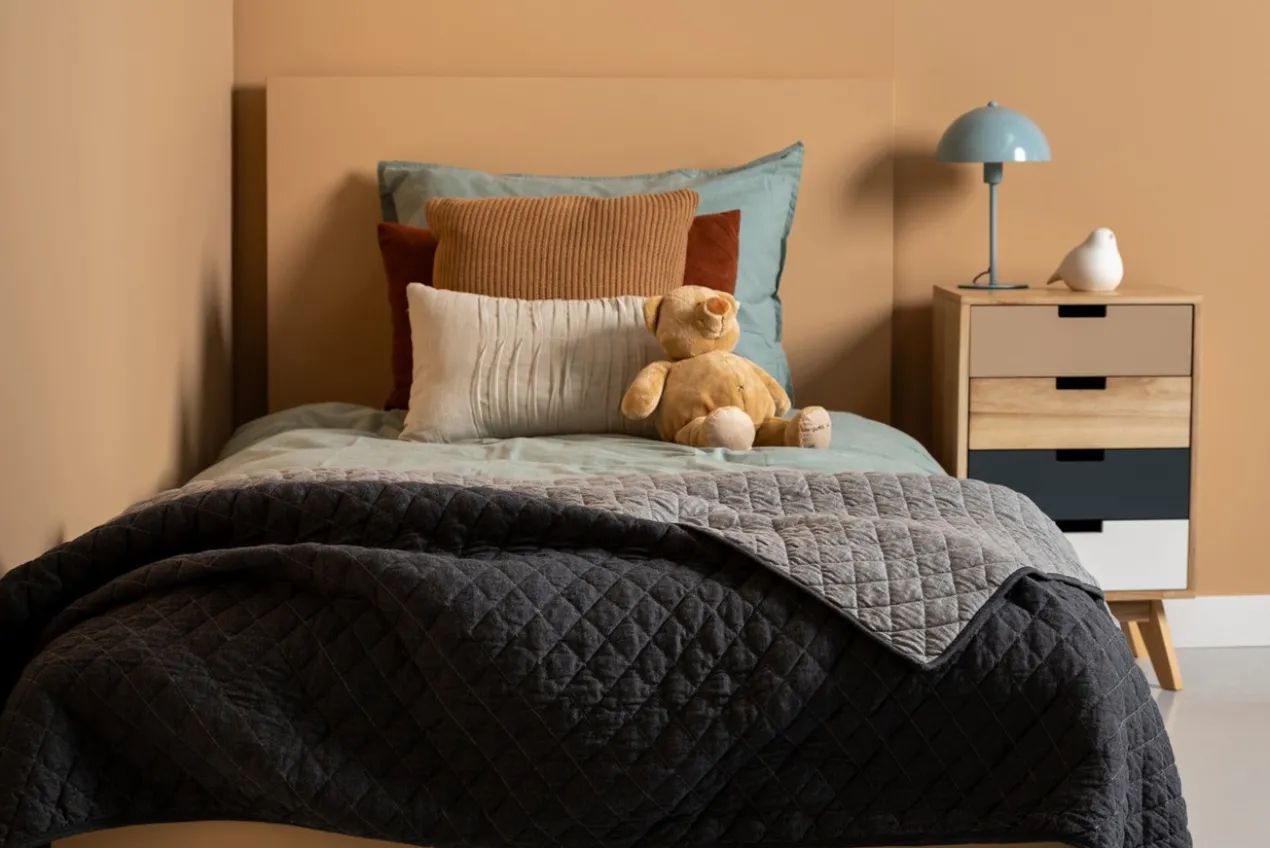 Throw Diamonds quilted cotton dark grey