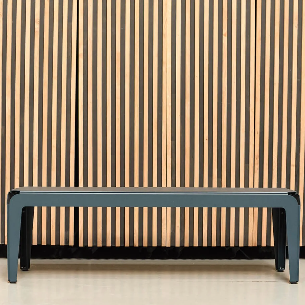 Tuinbank Bended Bench 140 grey blue