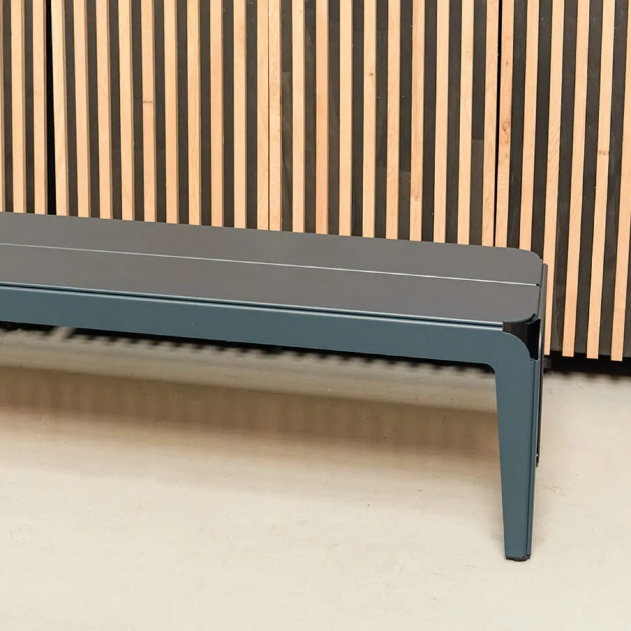 Tuinbank Bended Bench 140 grey blue