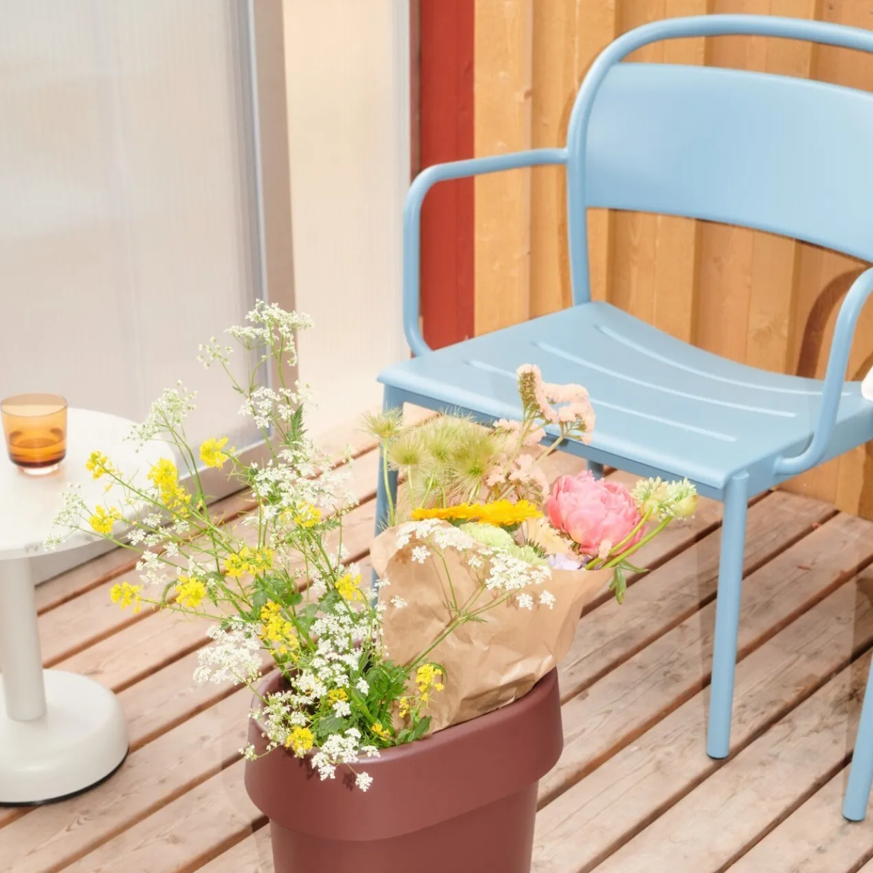 Tuinstoel Linear Steel lounge armchair pale blue
