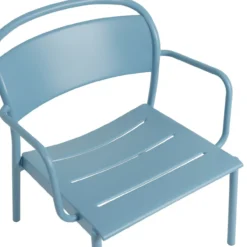 Tuinstoel Linear Steel lounge armchair pale blue