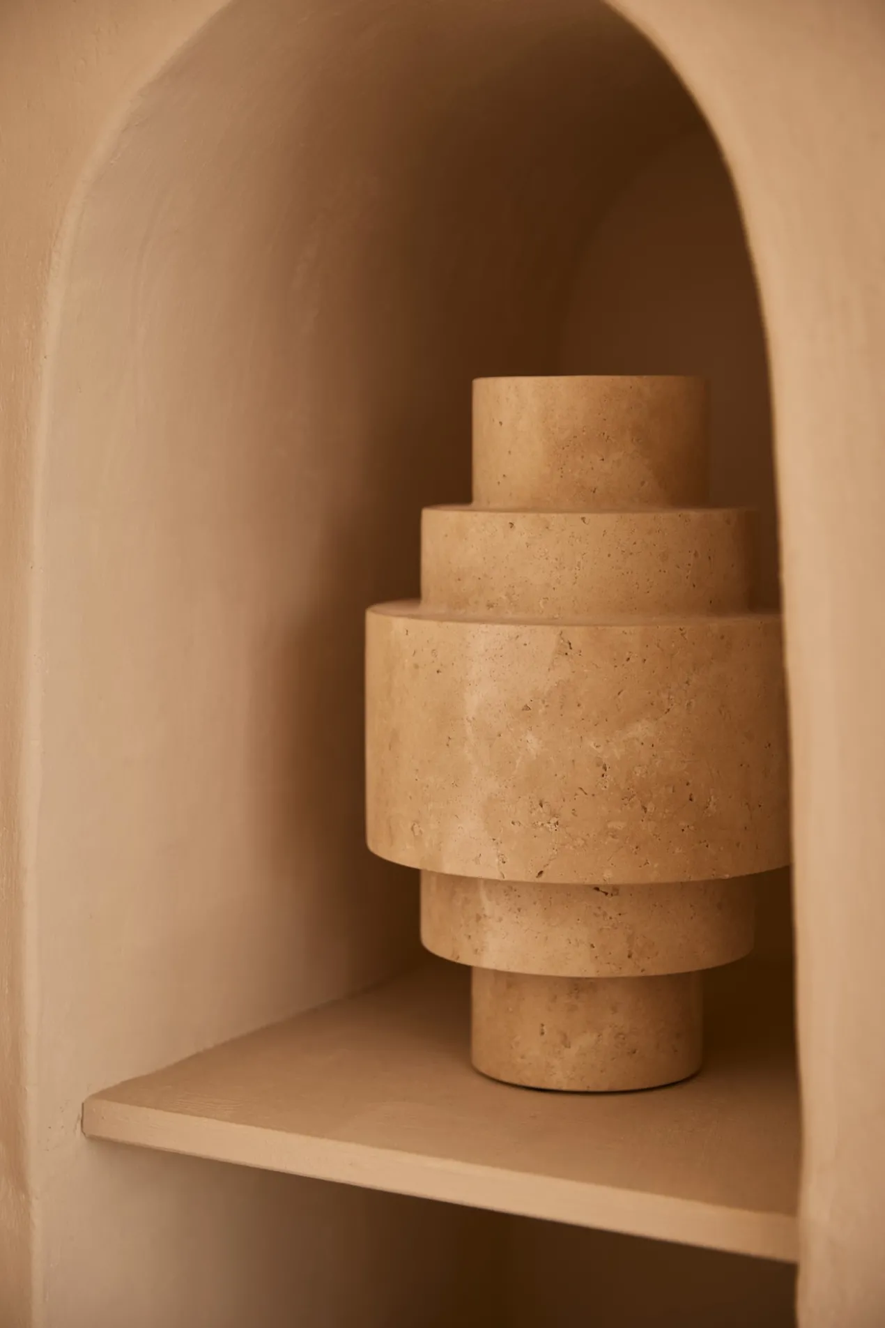 Vaas Agano Travertine L