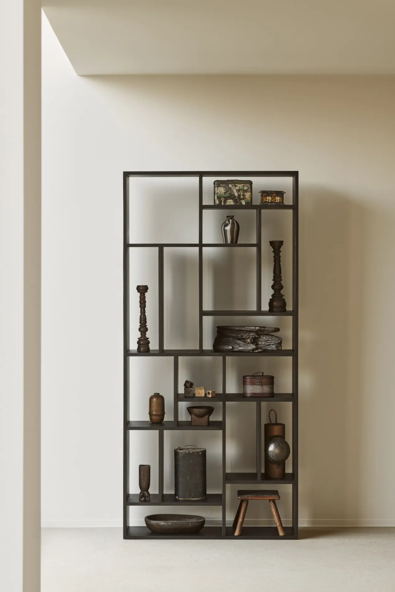 Vakkenkast M Rek - zwart eiken - 104x30x219 cm