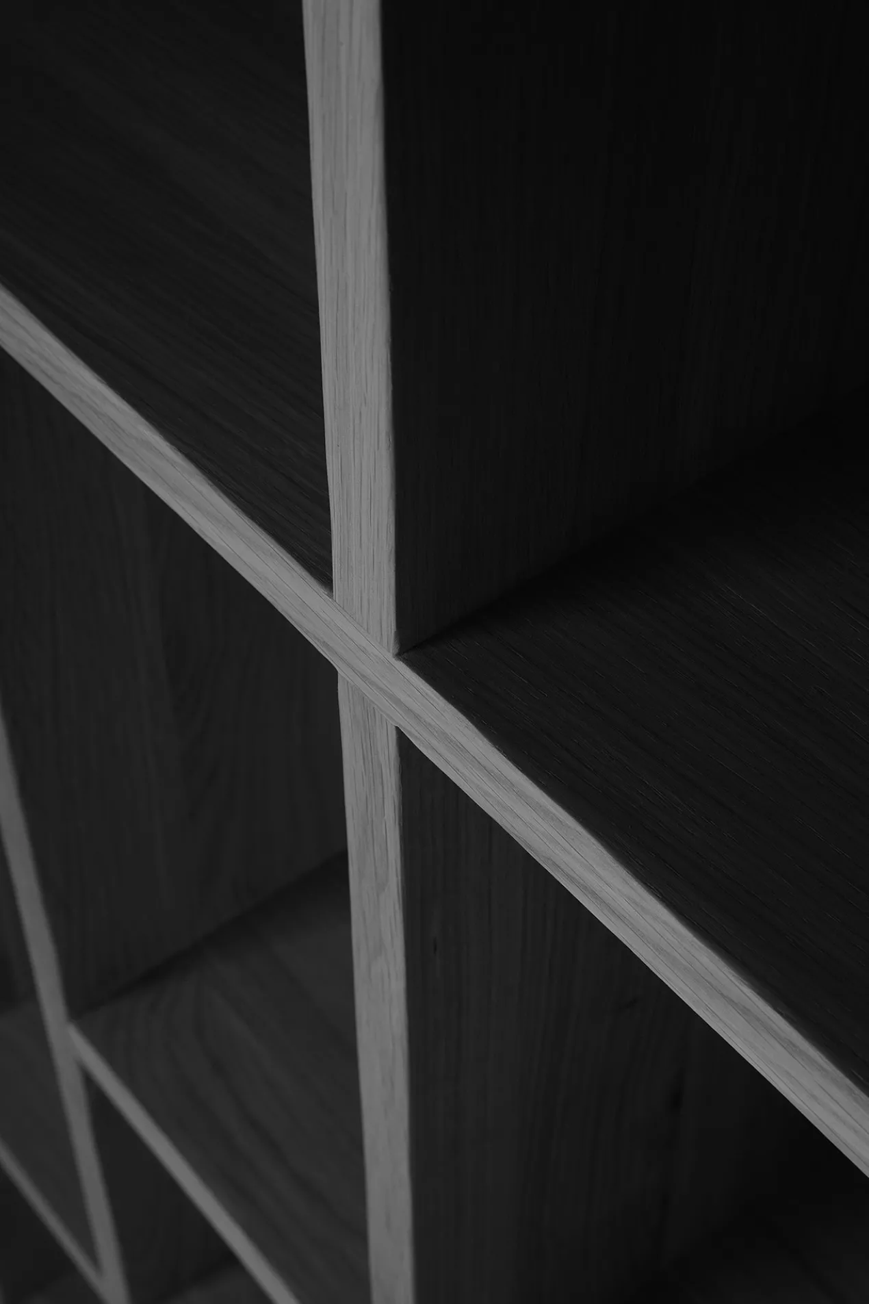 Vakkenkast M Rek - zwart eiken - 104x30x219 cm