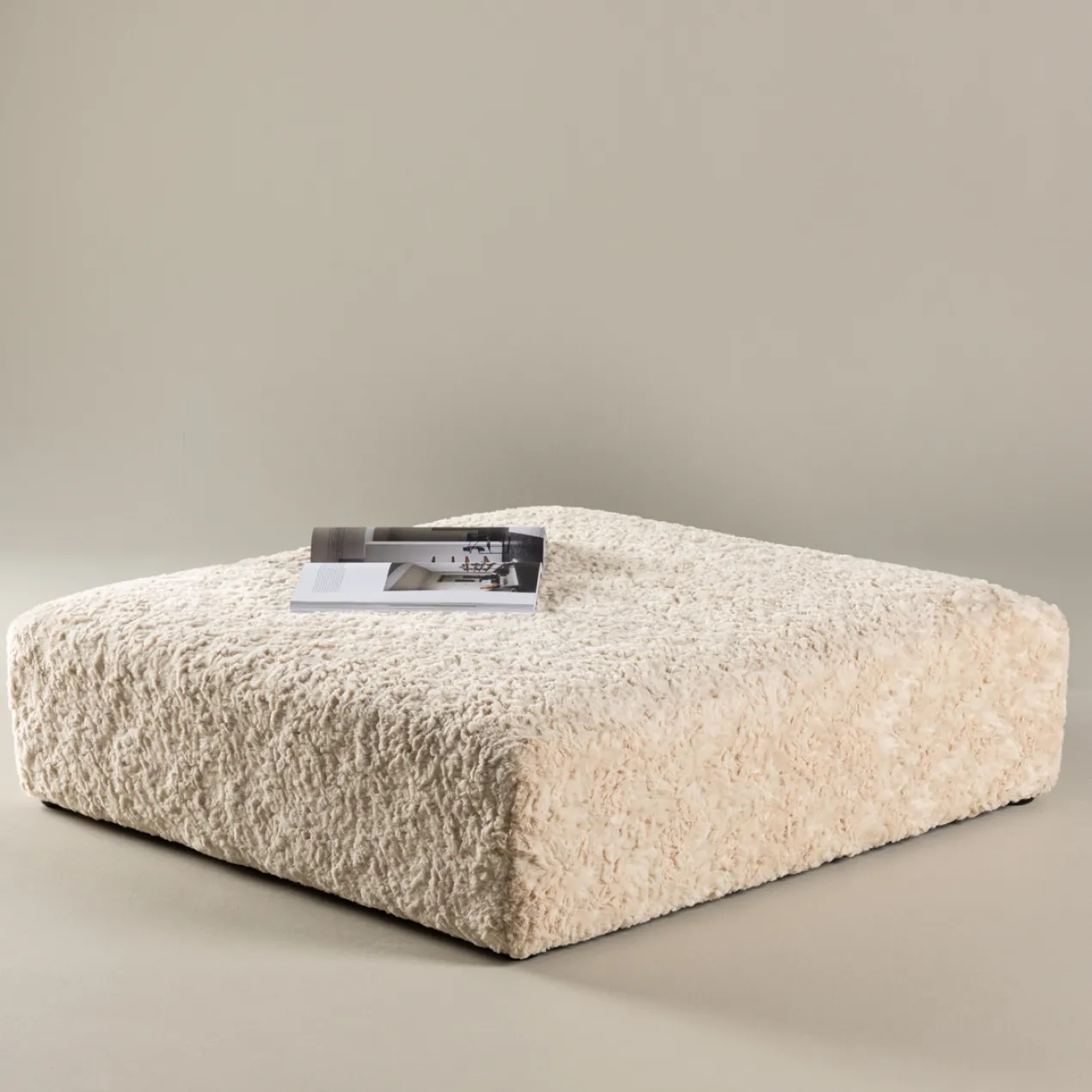 Vierkante schapenvacht poef Erla Beige