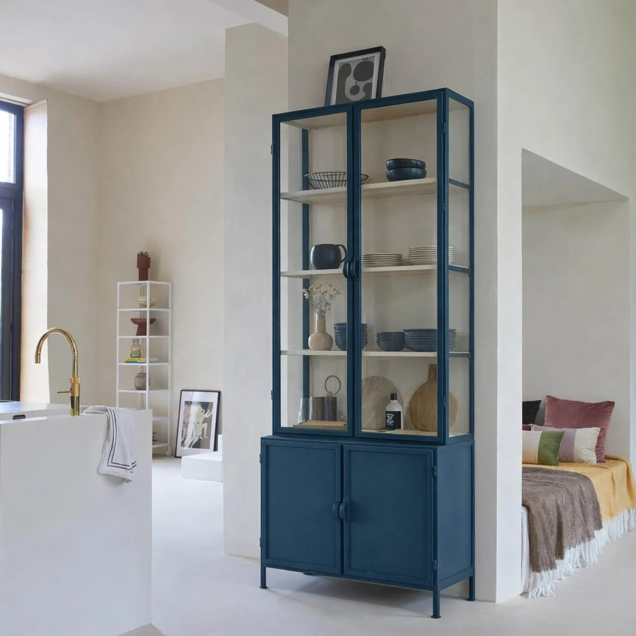 Vitrinekast Detroit 4-deurs blauw/zand
