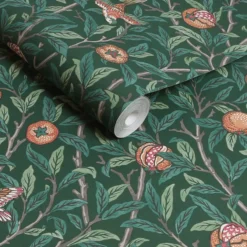 Vliesbehang bird & pomegranate deep green