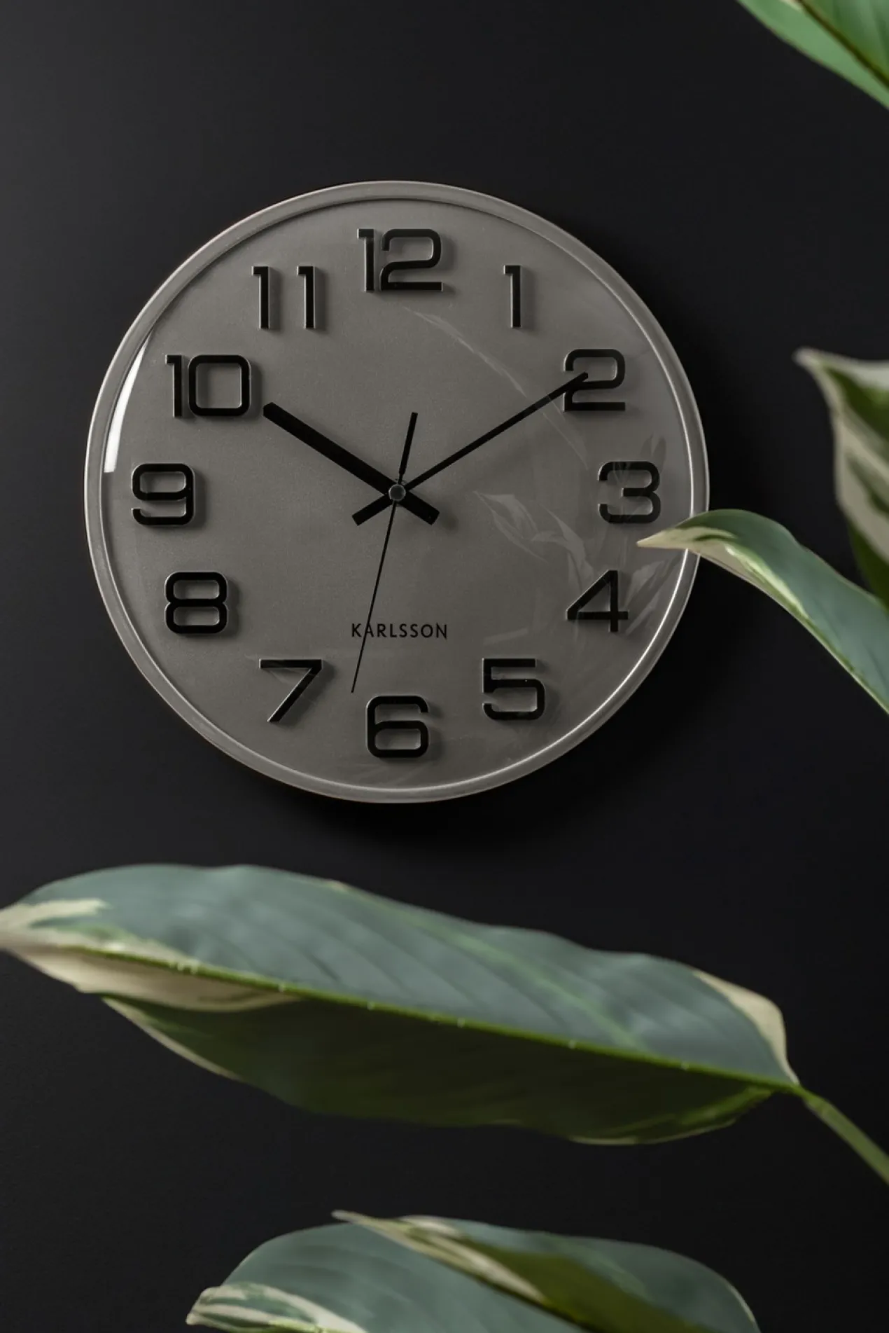 Wall clock 3D Numbers silver w. black