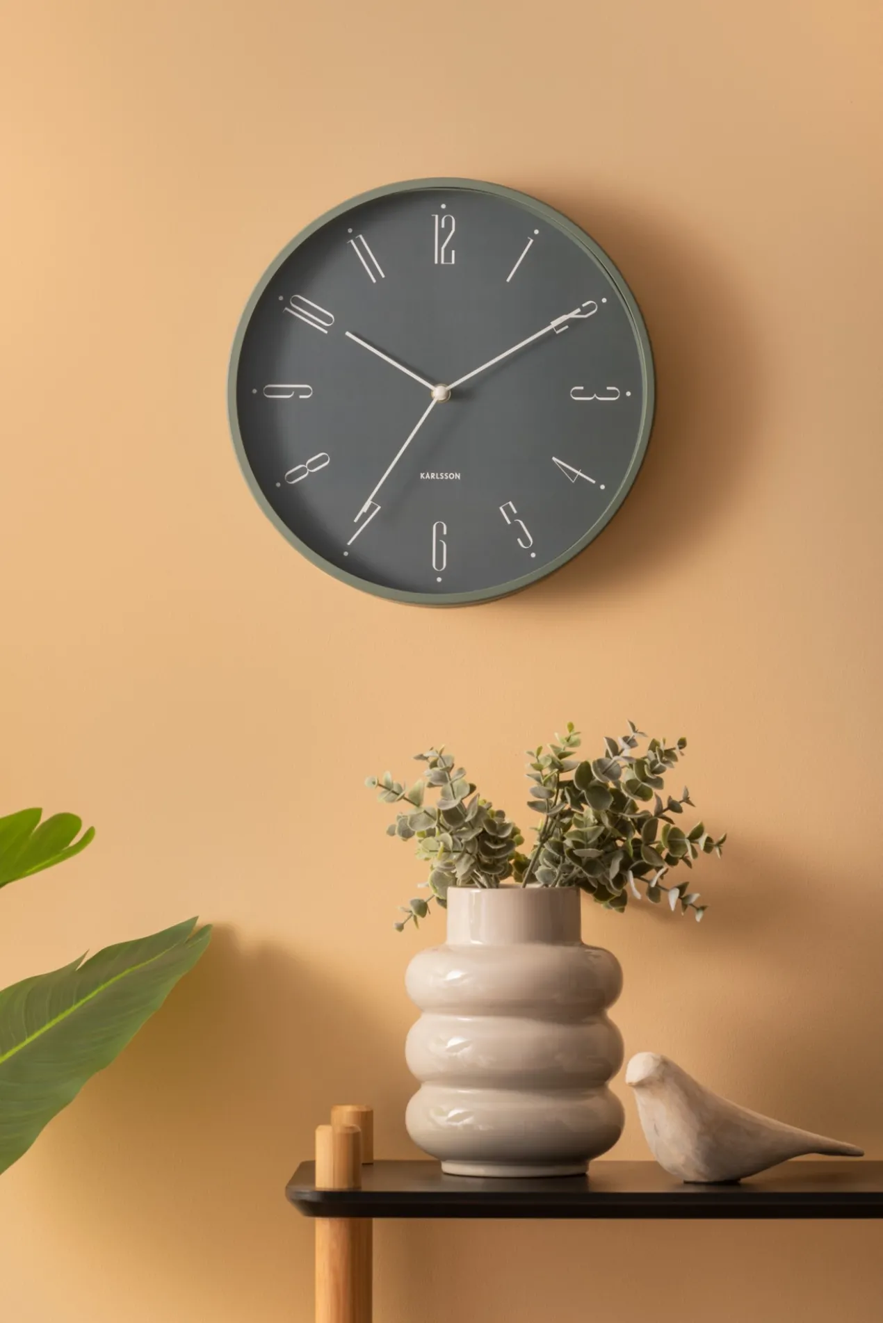 Wall clock Regal Numbers blush red